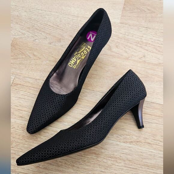 Salvatore Ferragamo Pumps in Black Size 8.5 - Picture 1 of 13
